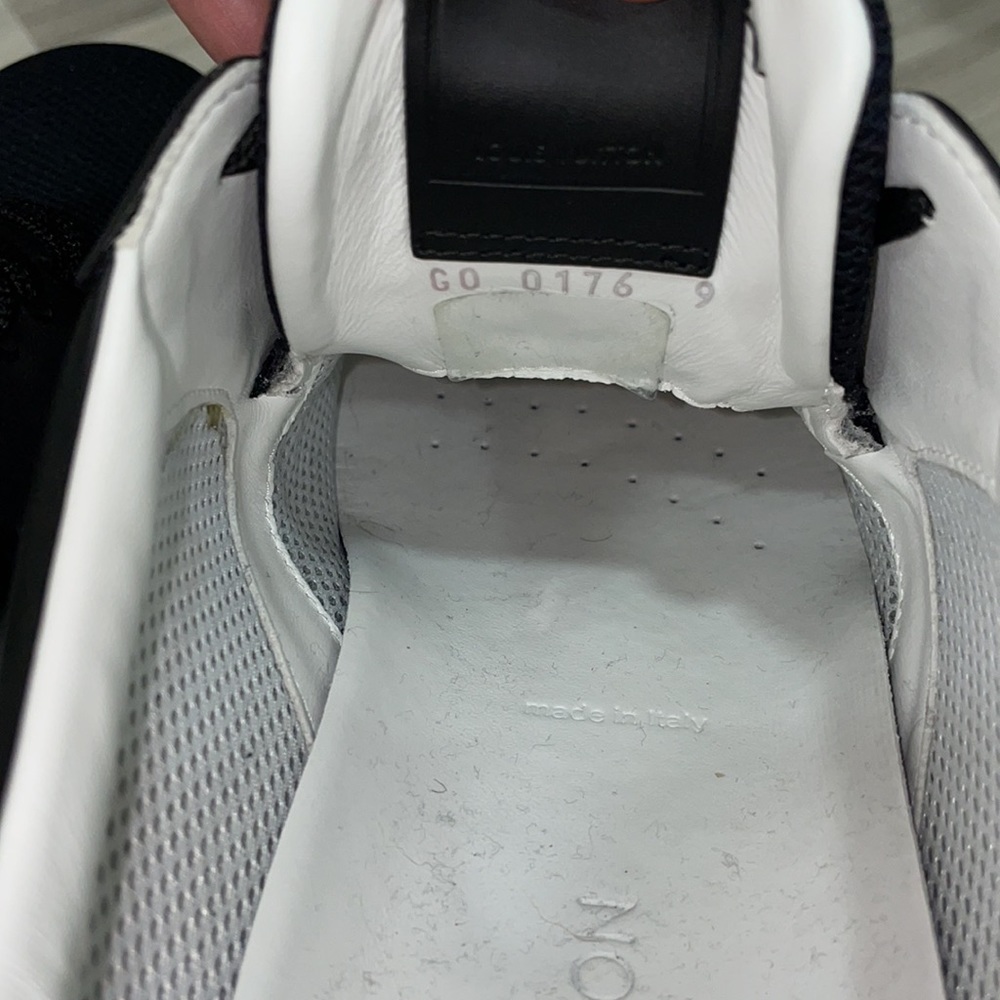 Louis Vuitton sneakers size 9 - Picture 4 of 6